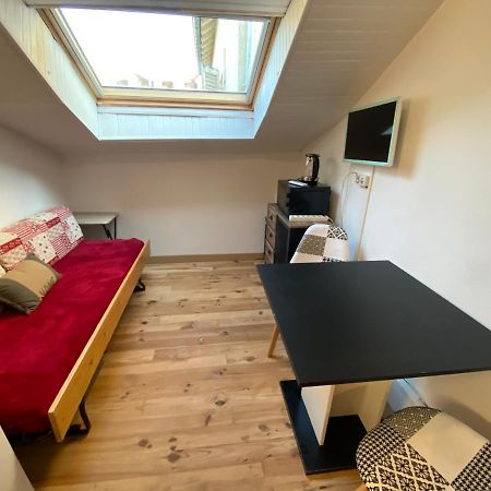 Les Studios Meubles De L'Avenue Bouloumie Vittel Eksteriør bilde