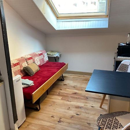 Les Studios Meubles De L'Avenue Bouloumie Vittel Eksteriør bilde
