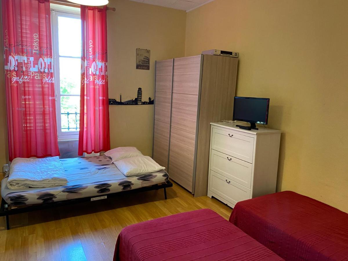 Les Studios Meubles De L'Avenue Bouloumie Vittel Eksteriør bilde