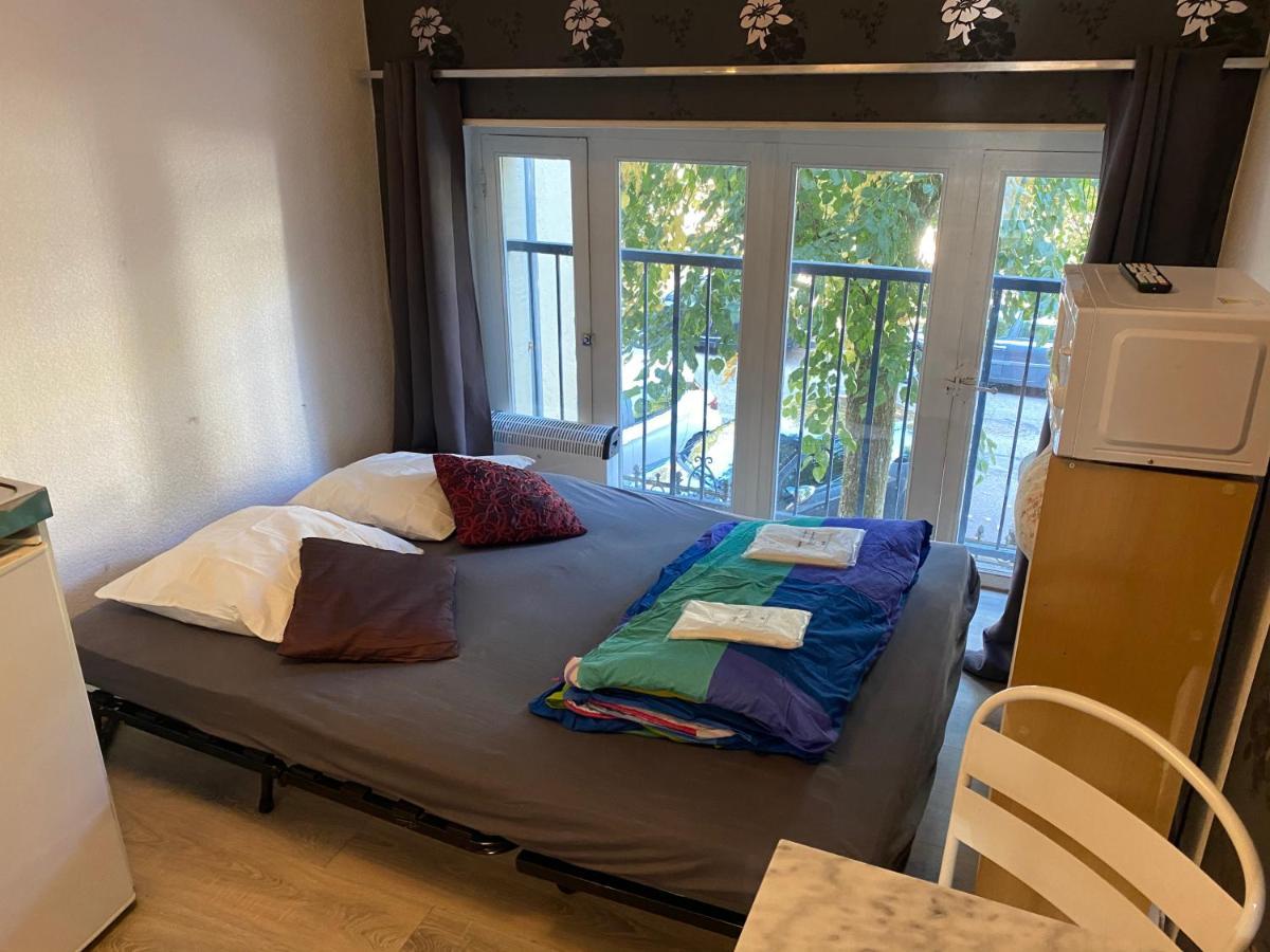 Les Studios Meubles De L'Avenue Bouloumie Vittel Eksteriør bilde