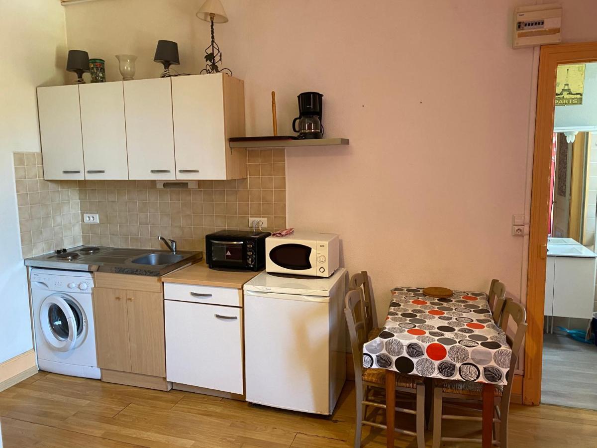 Les Studios Meubles De L'Avenue Bouloumie Vittel Eksteriør bilde