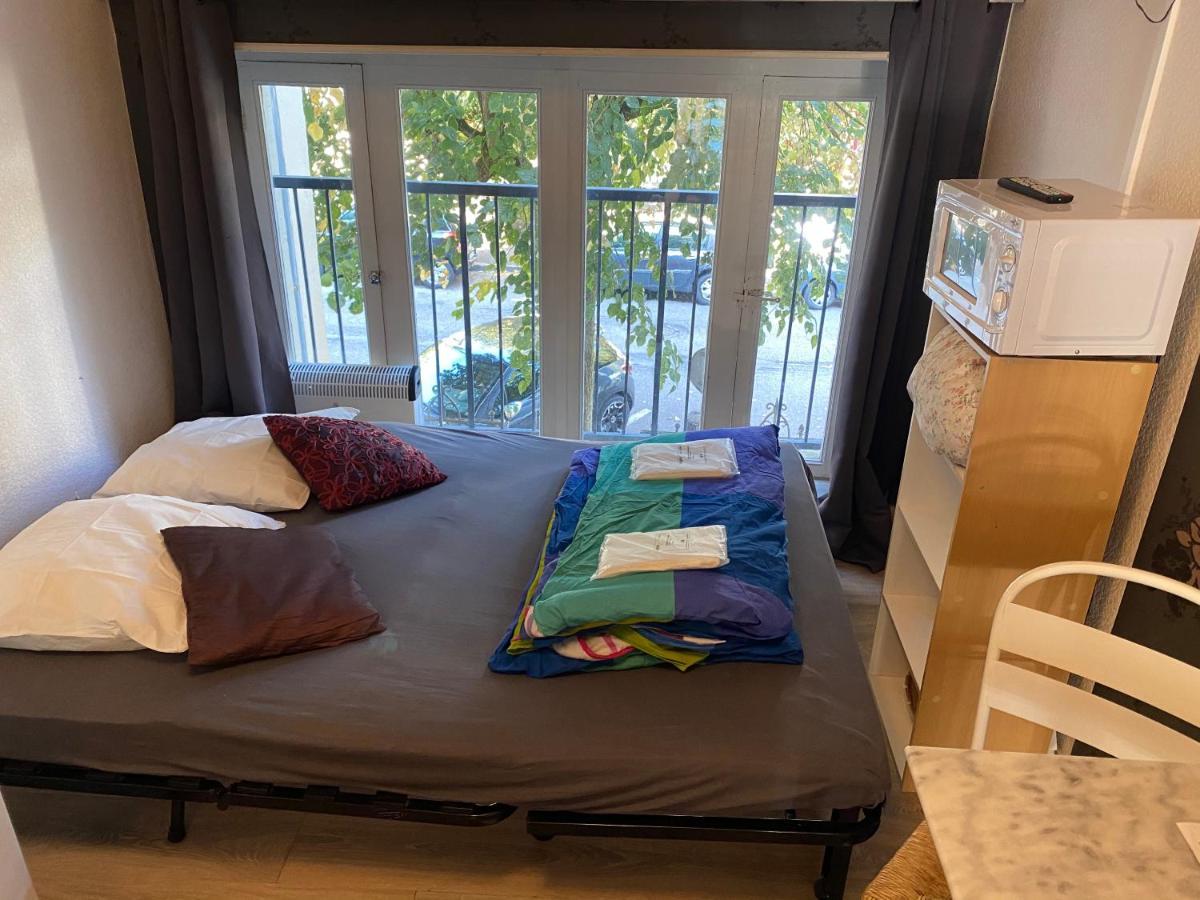 Les Studios Meubles De L'Avenue Bouloumie Vittel Eksteriør bilde