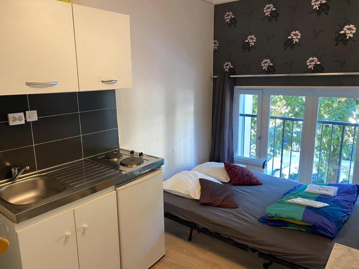 Les Studios Meubles De L'Avenue Bouloumie Vittel Eksteriør bilde