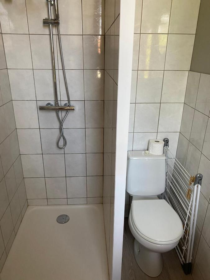 Les Studios Meubles De L'Avenue Bouloumie Vittel Eksteriør bilde