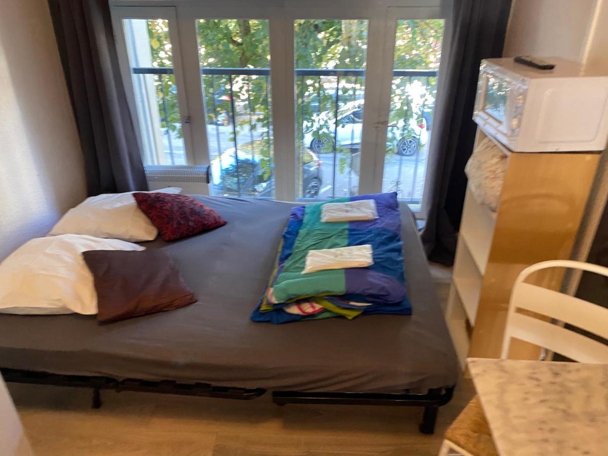 Les Studios Meubles De L'Avenue Bouloumie Vittel Eksteriør bilde