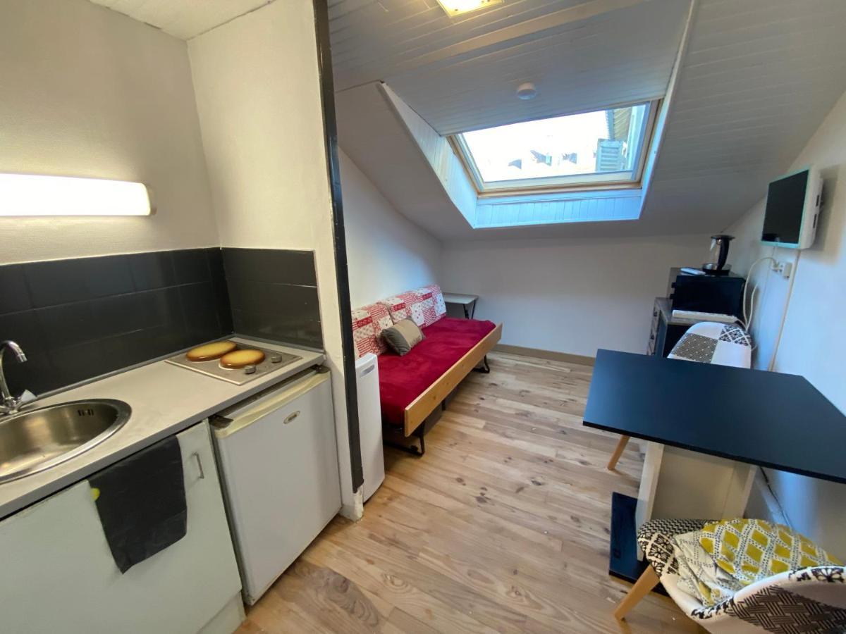 Les Studios Meubles De L'Avenue Bouloumie Vittel Eksteriør bilde