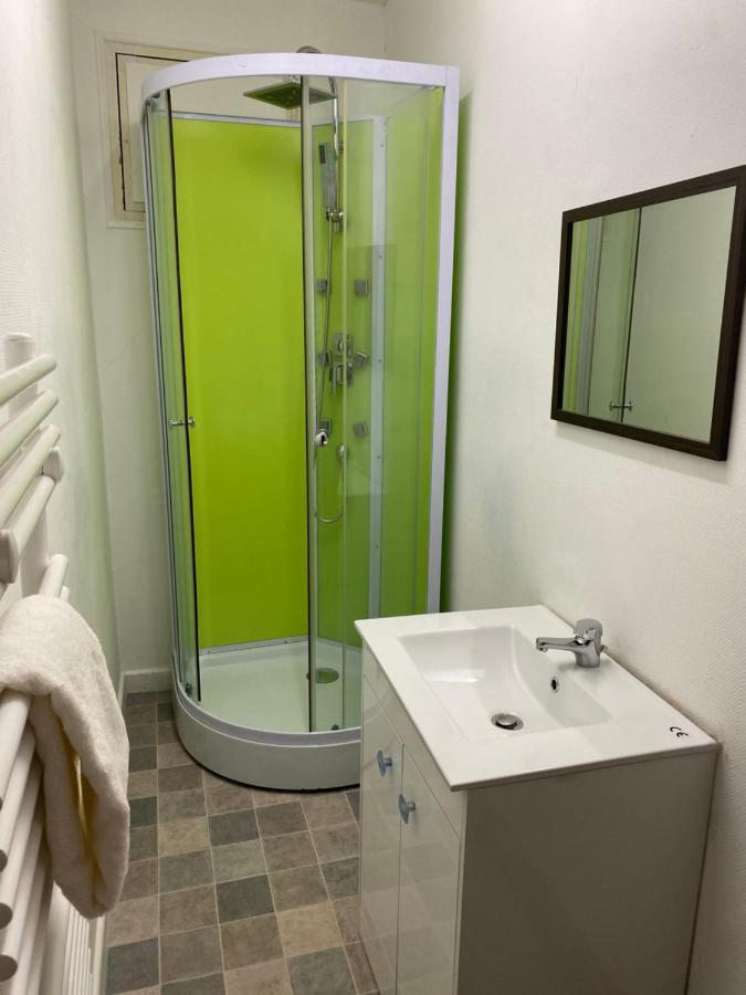 Les Studios Meubles De L'Avenue Bouloumie Vittel Eksteriør bilde