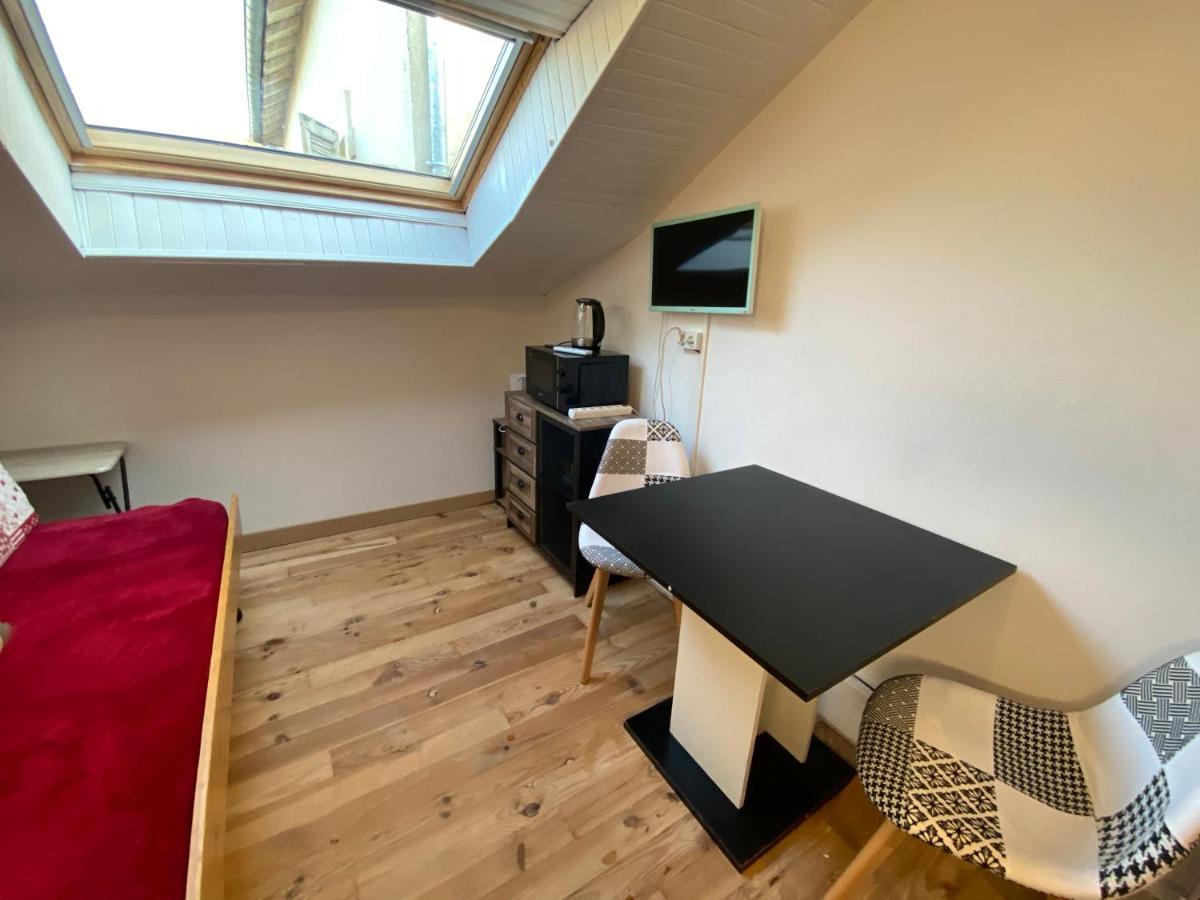 Les Studios Meubles De L'Avenue Bouloumie Vittel Eksteriør bilde