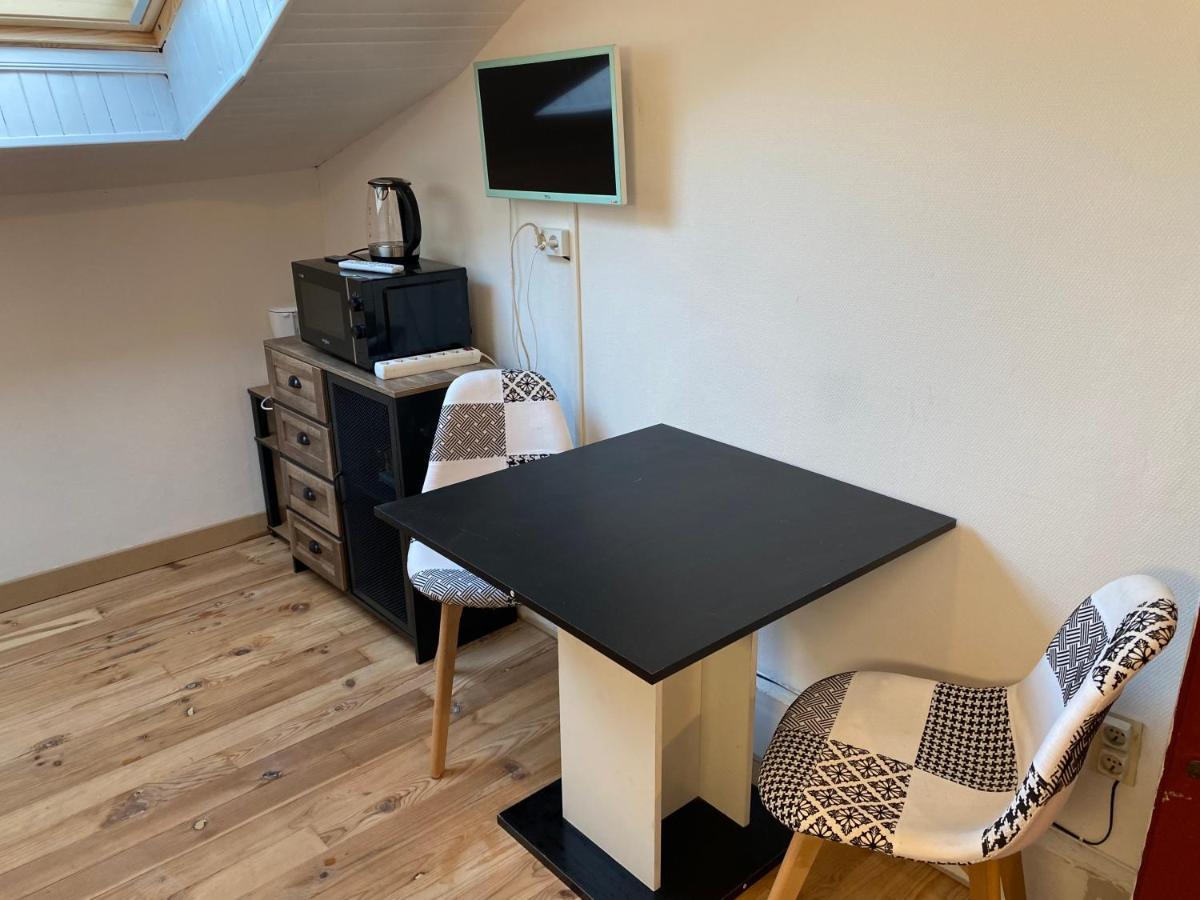 Les Studios Meubles De L'Avenue Bouloumie Vittel Eksteriør bilde