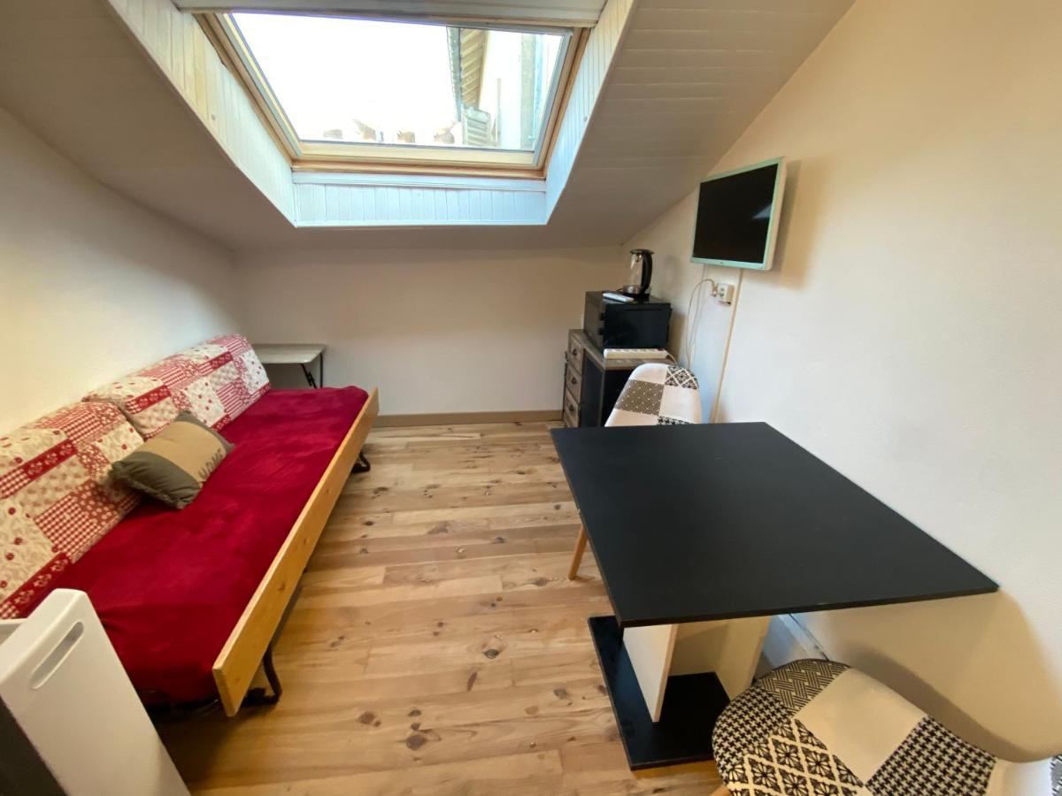 Les Studios Meubles De L'Avenue Bouloumie Vittel Eksteriør bilde
