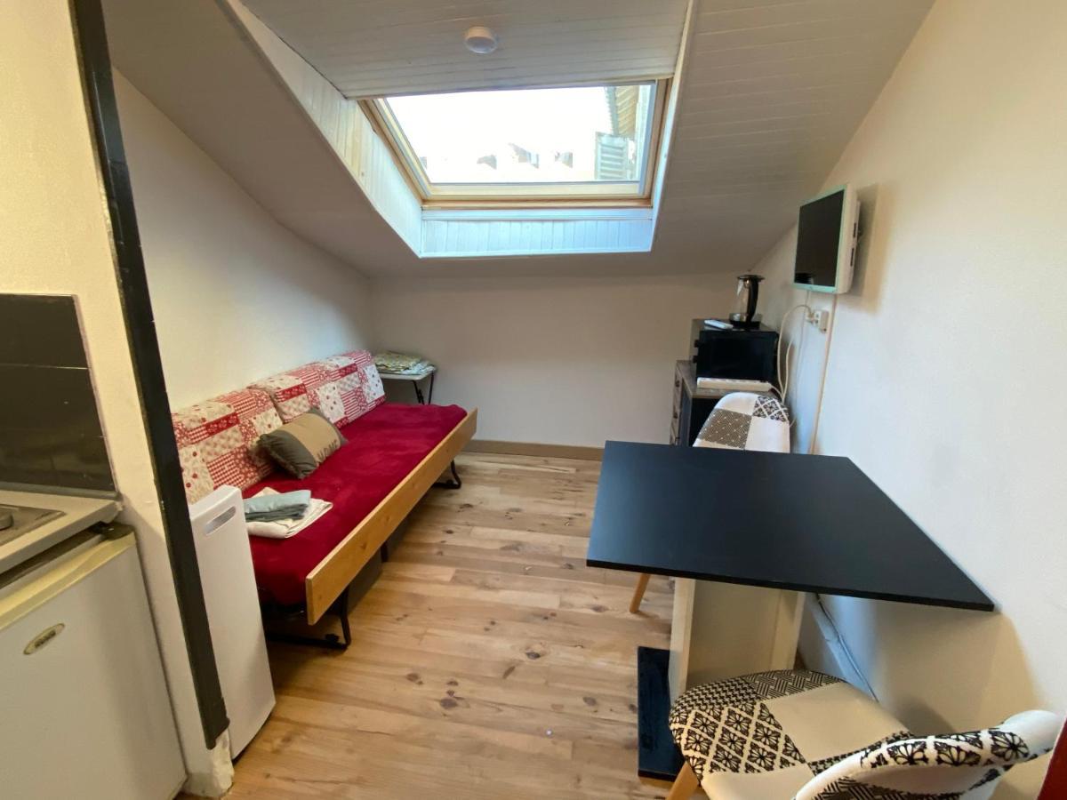 Les Studios Meubles De L'Avenue Bouloumie Vittel Eksteriør bilde