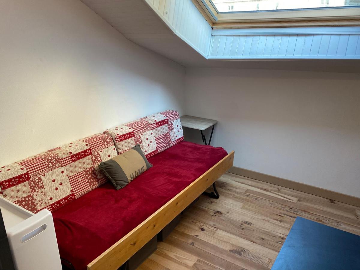 Les Studios Meubles De L'Avenue Bouloumie Vittel Eksteriør bilde