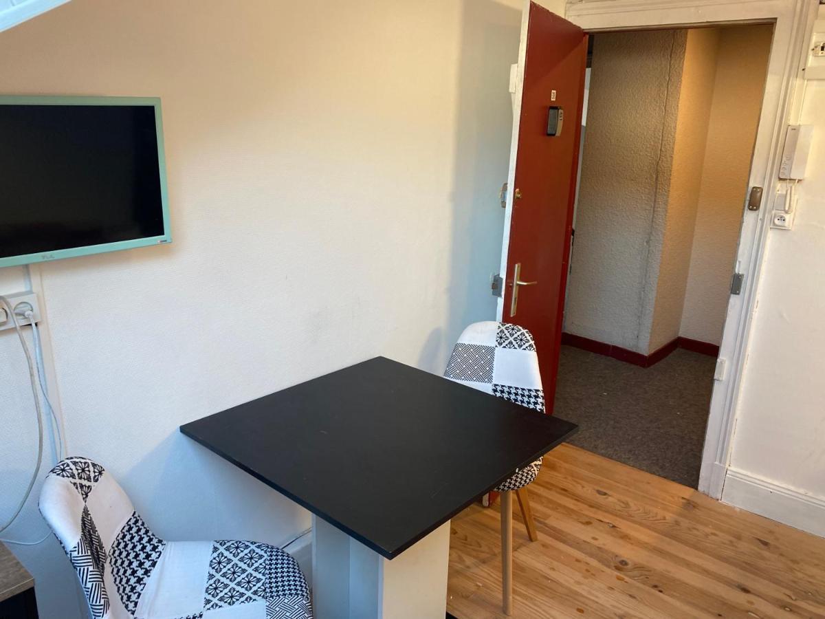 Les Studios Meubles De L'Avenue Bouloumie Vittel Eksteriør bilde